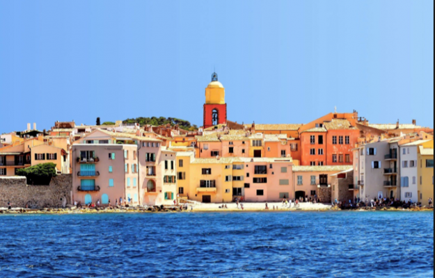 Camping vert à vendre dans le Golfe de St Tropez.
