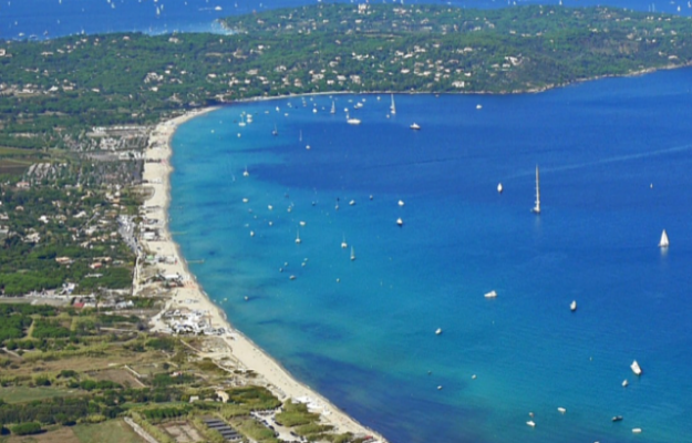 Camping vert à vendre dans le Golfe de St Tropez.