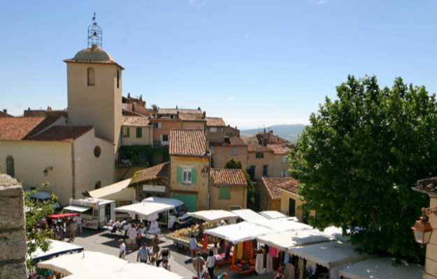 Camping vert à vendre dans le Golfe de St Tropez.