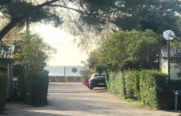 A VENDRE CAMPING FACE À LA MER