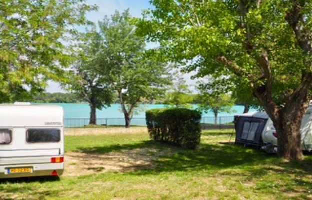 CAMPING VERT À VENDRE