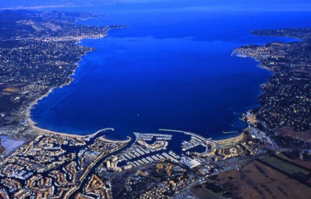 A VENDRE CAMPING GOLF DE ST TROPEZ